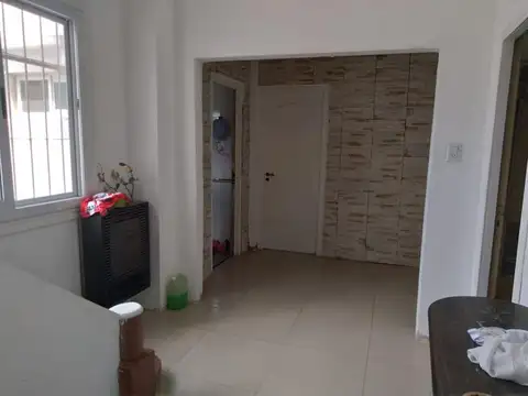 Excelente casa de 6 ambientes. Mercedes al 4900