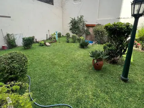 Av. Fernandez De La Cruz 1000