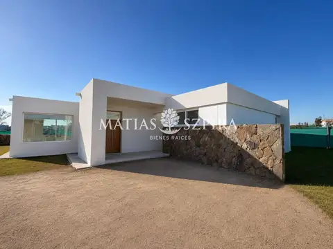 Casa en Prados del Oeste de cinco ambientes