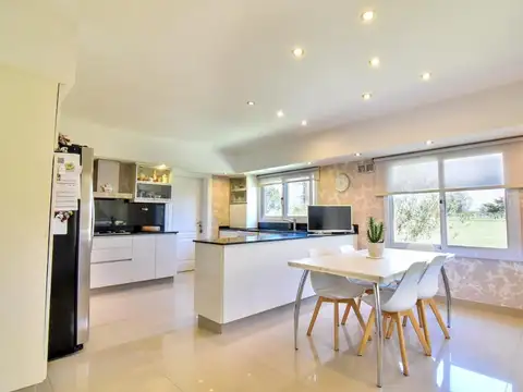 Casa en Alquiler con 1 cochera