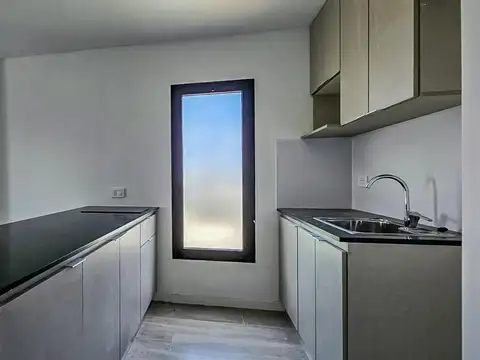 Monoambiente grande con balcon al frente