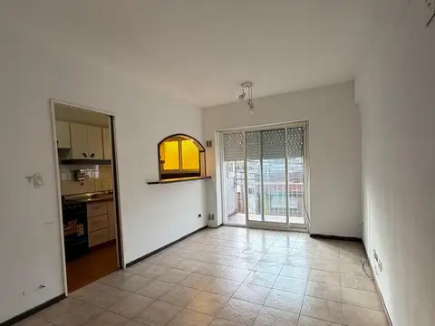 Departamento TRES AMBIENTES en zona céntrica de Ciudadela