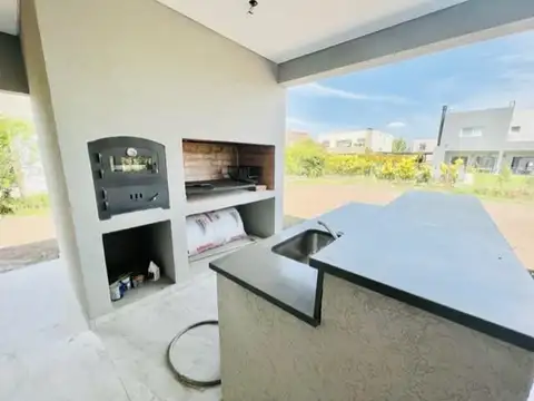 Casa 6 ambientes con 3 baños