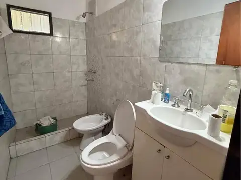 Exc casa 2 dor venta cochera/galeria/jardin B° Santa Ana