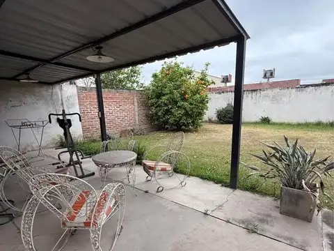 Exc Casa 2 Dor Venta Cochera/gal/jardin B° Santa