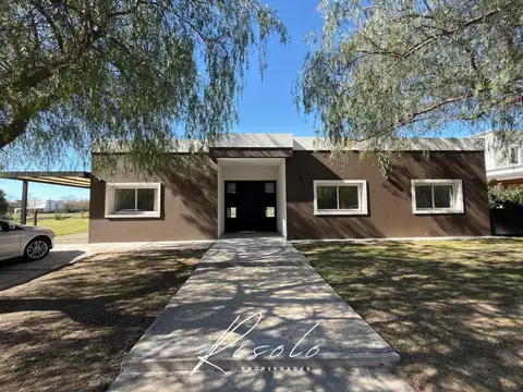 Casa en Alquiler, 3 dormitorios. Amplia cocina y comedor diario. Laguna. Barrio Cerrado, Escobar