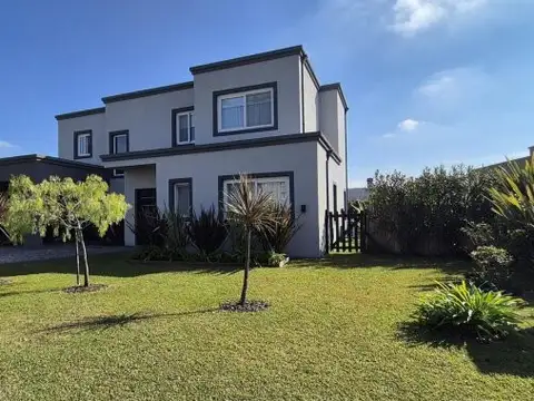 Villanueva | Barrio San Rafael |  Casa 3 Dormitorios