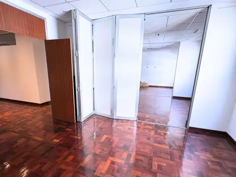 Oficina Comercial en Planta de 252 m², 7 Despachos, Office, Baños - Exc. Estado