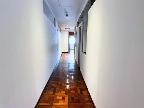 Oficina 10 ambientes con 1 baño