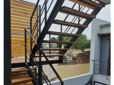 Confederacion 900 , Piso 1