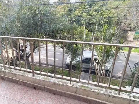 Depto Tipo Casa 6 ambientes con 2 baños