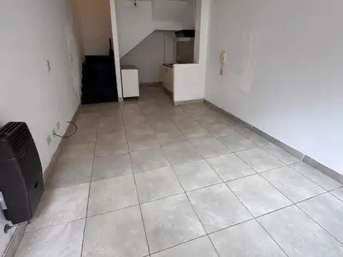 Depto Tipo Casa en Alquiler de 1 dormitorio