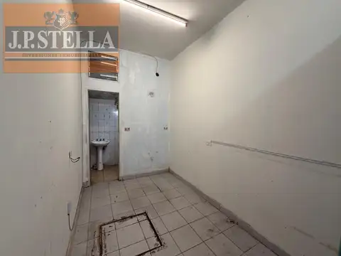 Local en Venta en Isidro Casanova, USD 150.000