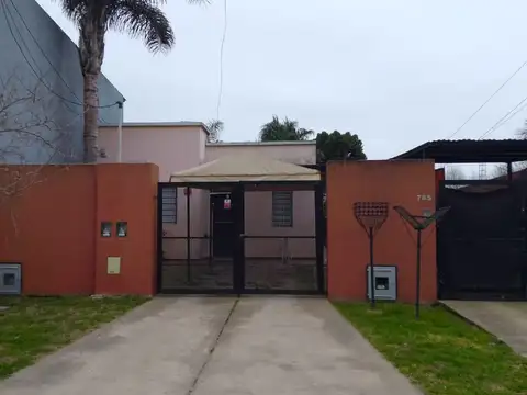 CASA 2 DORMITORIOS EN ALQUILER - VILLA ELISA, LA PLATA 