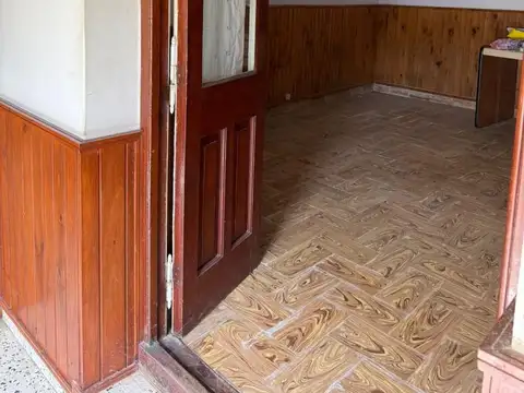 CASA DE 5 AMBIENTES, UBICACION CENTRICA