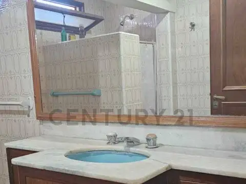 Casa 6 ambientes con 3 baños