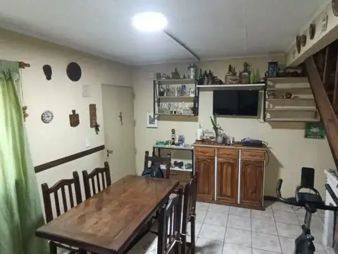 VENTA CASA 3 DORMITORIOS CON PATIO Y COCHERA