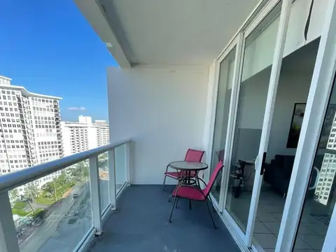 Departamento en alquiler en Miami Beach, sobre Avenida Collins