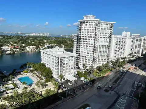 Avenida Collins 5600