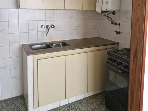 Venta  PH 2 AMB c/patio Caseros CENTRO sin expensas