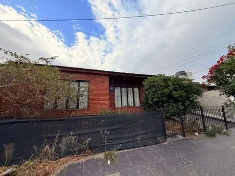 CASA 3 DORMITORIOS BARRIO PUEYRREDON