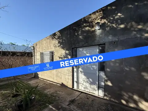 Casa de dos dormitorios y patio en zona norte