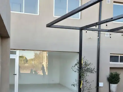 Vental local en Paseo Belgrano Perez.