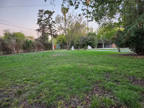 Casa en Venta con 3 cocheras