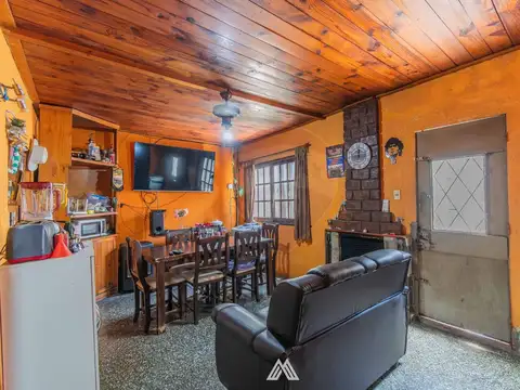 Venta de casa dos dormitorios con cochera en Pando