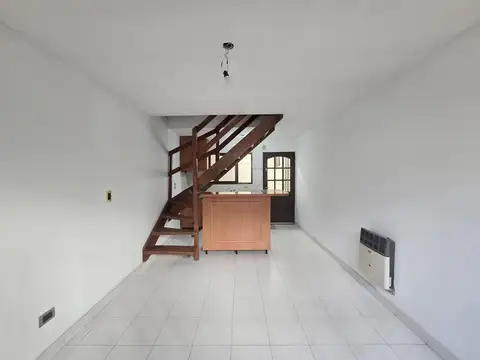 Depto Tipo Casa 2 ambientes con 1 baño