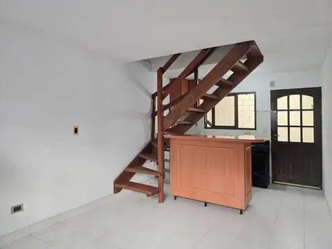 Depto Tipo Casa en Alquiler en Ramos Mejia, $ 650.000
