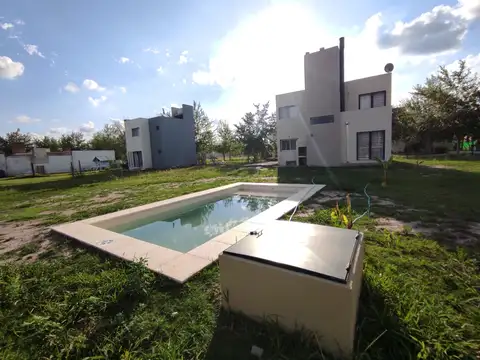 Casa 3 ambientes con 2 baños