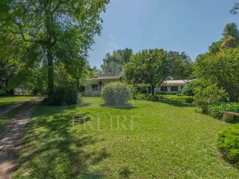 VENTA CASA en Terreno 4.150m2 en el centro de Pilar - Ideal emprendimiento