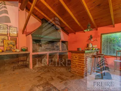 VENTA CASA en Terreno 4.150m2 en el centro de Pilar - Ideal emprendimiento