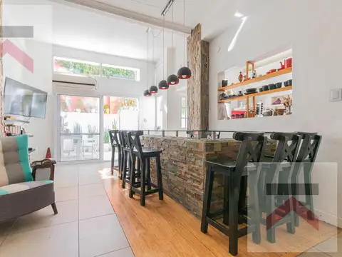 Casa de 3 dormitorios  con Pileta y Parrilla. Excelente ubicación: entre Libertador y el río!