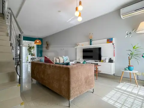 Juan B Justo  al 4000, entre Bouchard y Diaz Velez