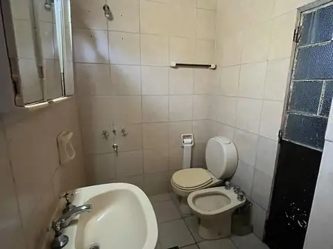 CASA INTERNA UNICA DOS DORMITORIOS EN VENTA ALBERDI-NO es PH
