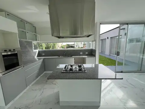 Casa en Alquiler en San Sebastian, USD 1.500