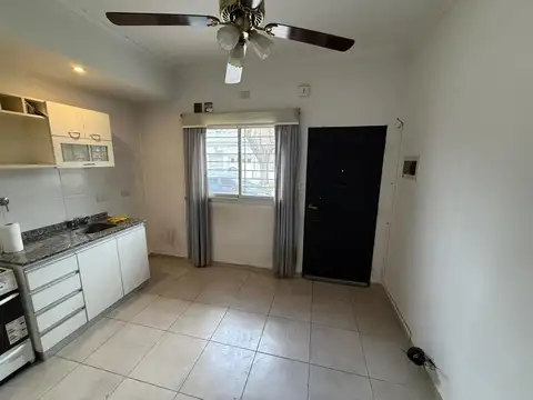 Departamento dos ambientes con PATIO.  PB - PH - departamento en Wilde - Avellaneda