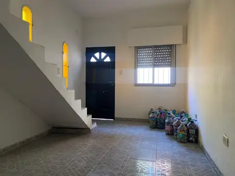 Depto Tipo Casa 3 ambientes con 2 baños