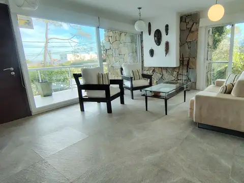 Casa en Alquiler Temporal con 3 cocheras
