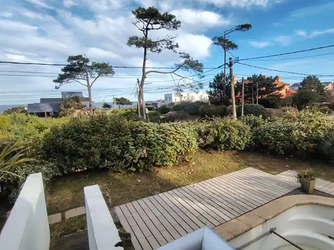 Casa 7 ambientes con 4 baños