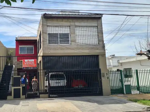 EN VENTA EN CASEROS JUNTOS O SEPARADO EN PLANTA BAJA HERMOSA CASA DE 3 AMBIENTES - FICHA 8825