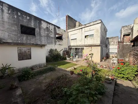 CASA CUATRO DORMITORIOS COCHERA BELGRANO ROSARIO Pampa 5700
