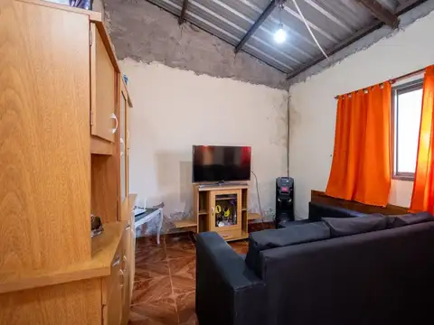 OPORTUNIDAD CASADE 2 DORMITORIOS EN BARRIO ADELINA