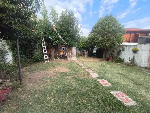 CASA MULTIFAMILIAR COCHERA QUINCHO 4 AMBIENTES