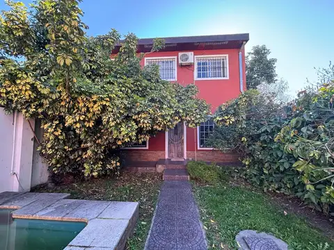 CASA EN VENTA   DOS CASAS INDEPENDIENTES Y LISTAS PARA HABITAR +  LOCAL + GARAGE Y+MONOAMBIENTE