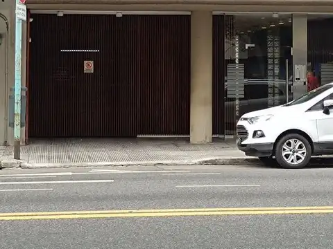 VENTA DE COCHERA  FIJA CUBIERTA  EN BELGRANO