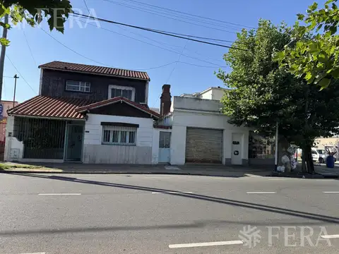 Venta de casa 5 ambientes con cochera y local en Sarandí