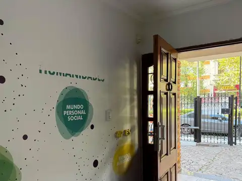 Oficina 8 ambientes con 4 baños